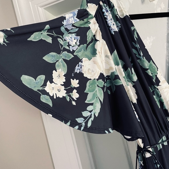 ASOS MATERNITY Curve Floral Flutter Sleeve maxi dress - Picture 6 of 8